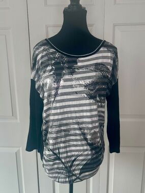 Edista Los Angeles Long Sleeve Tunic Style Top in Black, White,& Silver Size M